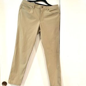 LULULEMON Men’s ABC classic fit khaki pant 32 x 28